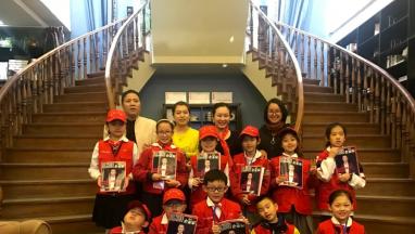 OFYCASA91视频在线视频国际家居董事长韩萍接受两会小记者团的采访